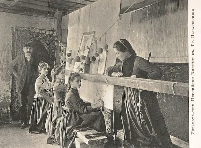 کارگاه تولید فرش ایرانی 1910 میلادی شهر پاناگیوریشته، بلغارستان