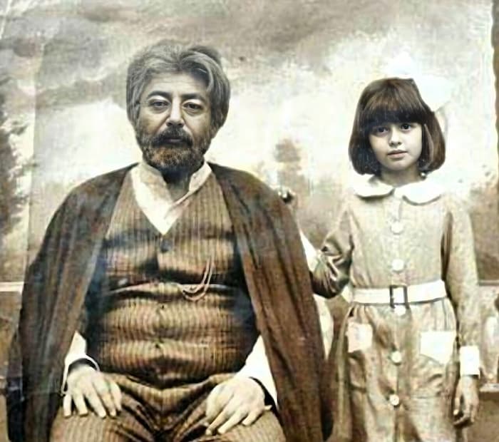 جمشید مشایخی و لیلا حاتمی در پشت صحنه سریال هزاردستان