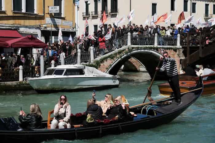 اعتراضات در ونیز علیه هزینه ورودی جدید برای گردشگران یک روزه