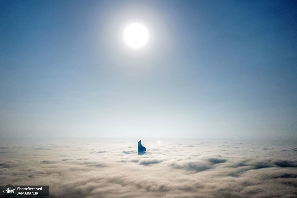 برج الحمرا کویت میان ابرها