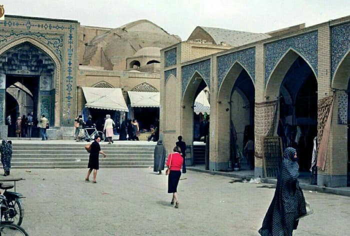 گوشه ای از بازار اصفهان در سال ۱۳۴۷ شمسی 
