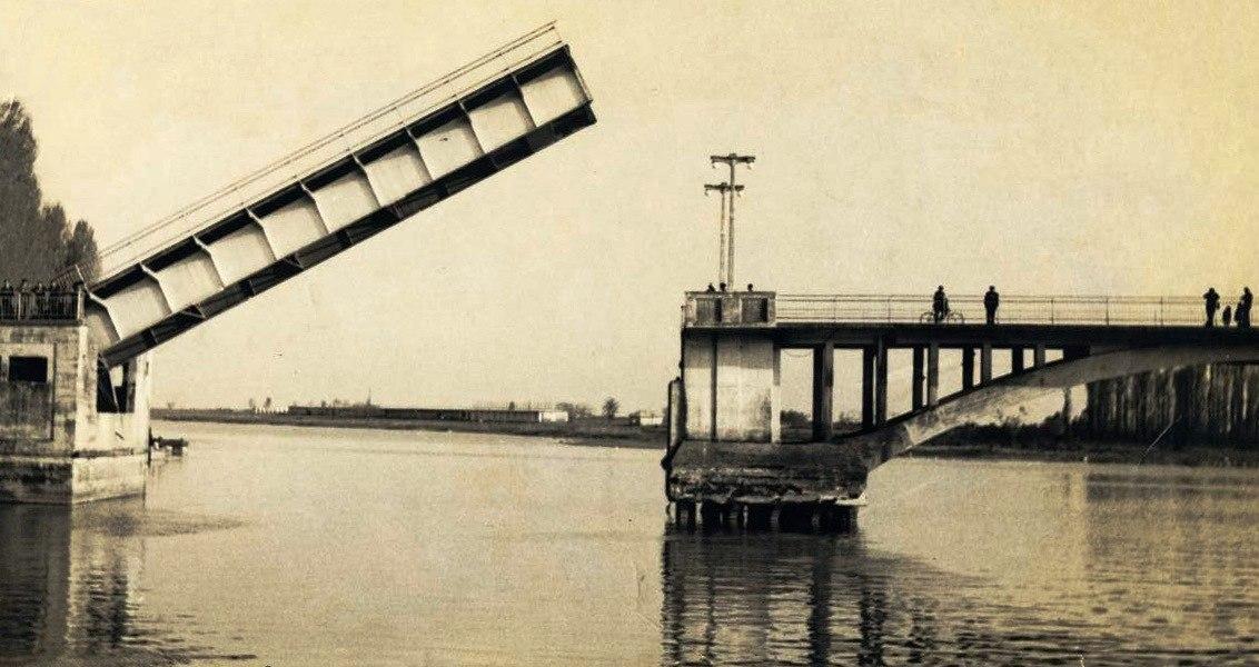 پل غازیان انزلی، اولین پل متحرک ایران آذر ماه سال ۱۳۱۸ خورشیدی
