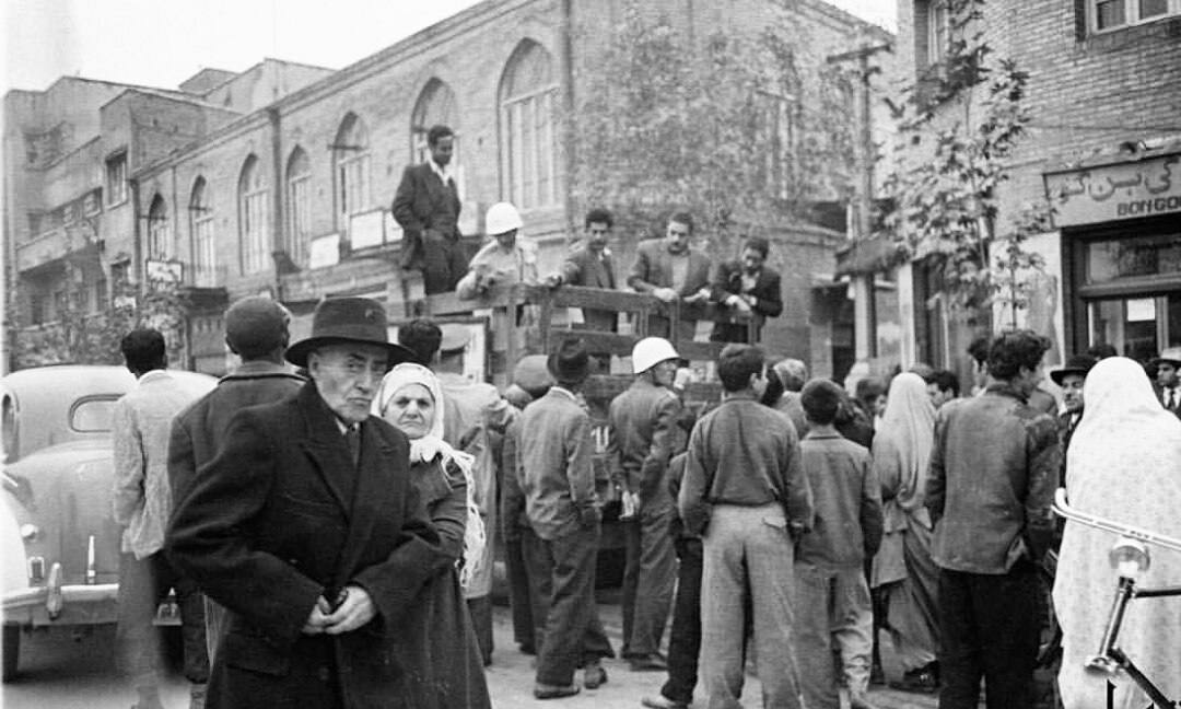 خیابان نادری (جمهوری) تهران سال ١٣٣٣