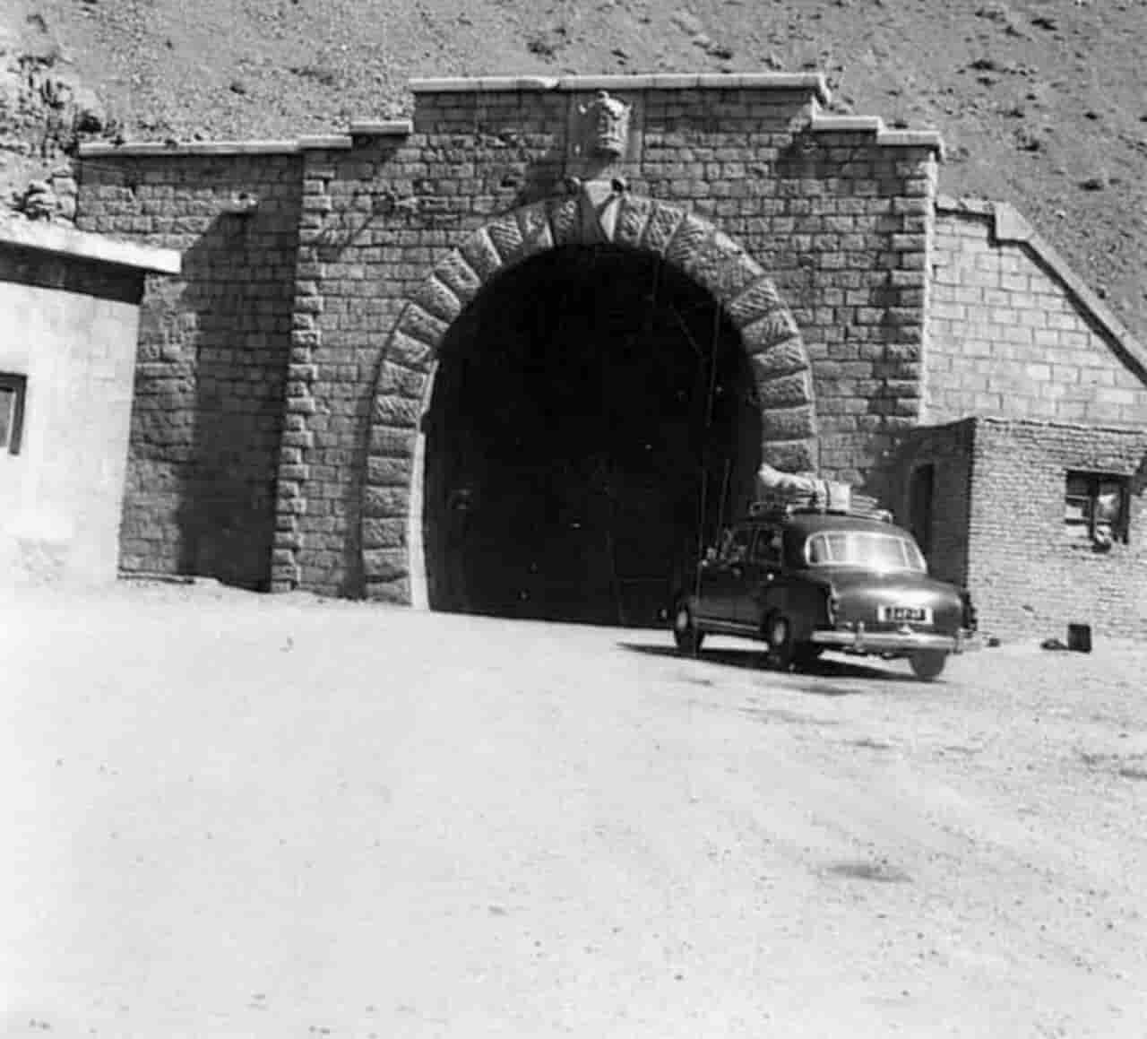  ورودی تونل کندوان سال ۱۳۳۰