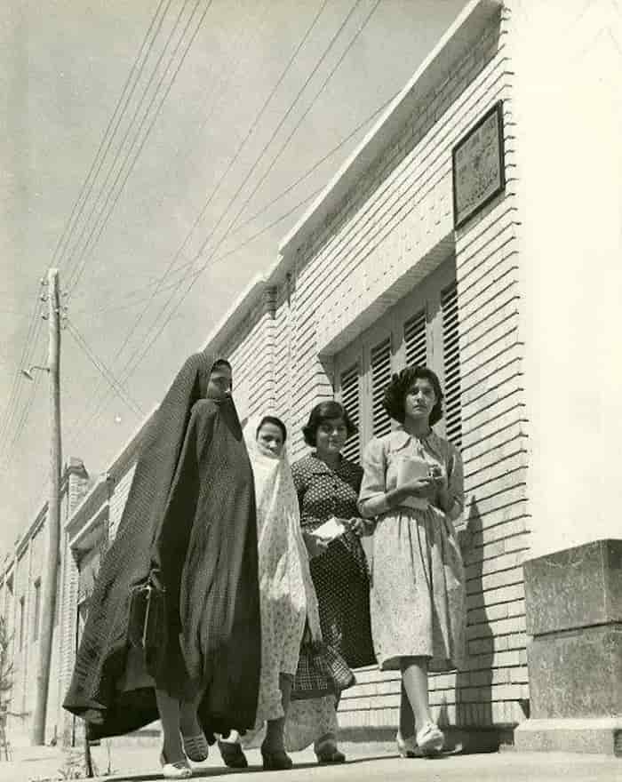 تصویری از دختران جوان اهواز در سال 1960