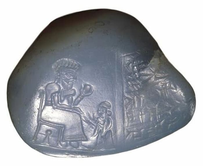 آویز مربوط به قرن 12 قبل از میلاد 