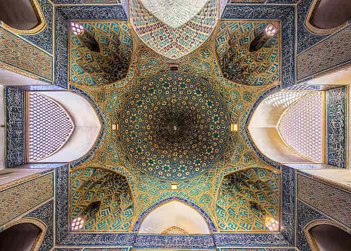 زیر گنبد و سقف مسجد جامع یزد