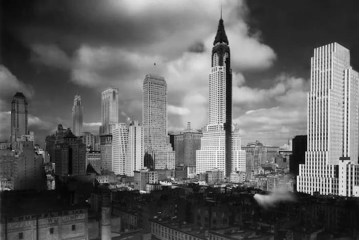نمایی از برج ساختمان کرایسلر در حال ساخت، نیویورک، 1929