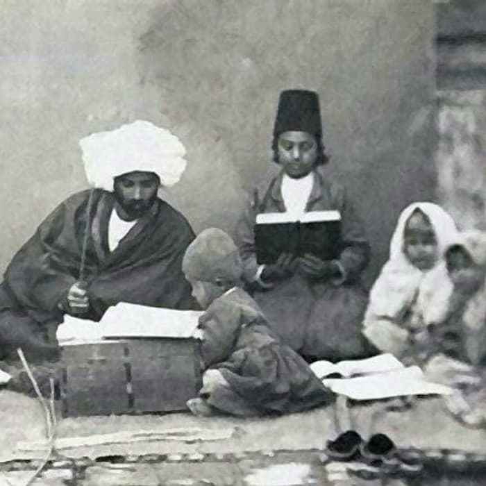 تصویری از یک مکتب‌خانه دوره قاجار