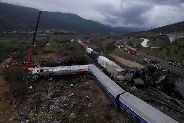 عکی خبری: برخرود دو قطار در لاریسای یونان