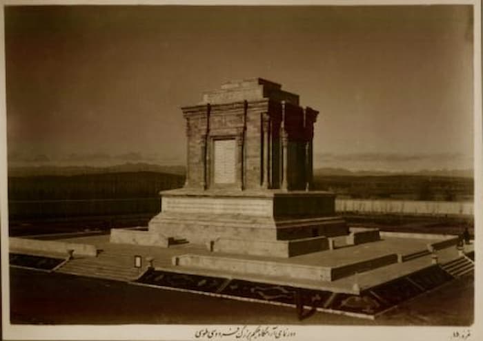 بنای آرامگاه فردوسى در مهر ۱۳۱۳ 