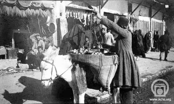  زن  و دست فروش دوره‌گرد در زمان قاجار