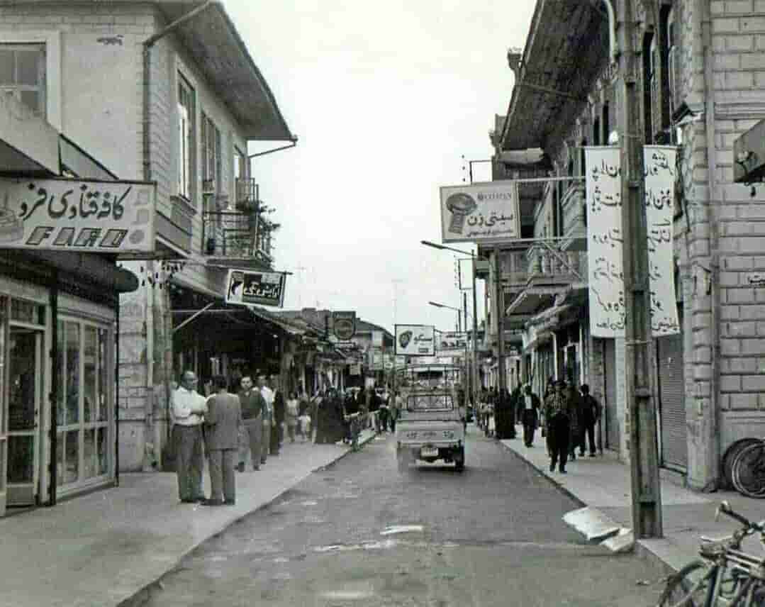 خیابانی در بندرانزلی در دهه چهل