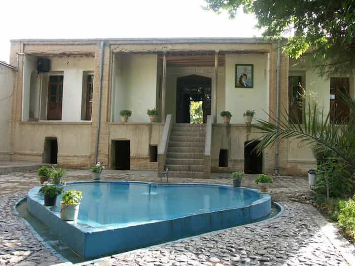 تصویری از حیاط خانه امام خمینی