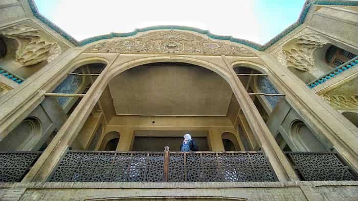 تصویری از نمای خانه بروجردی ها از علی منادی نیا