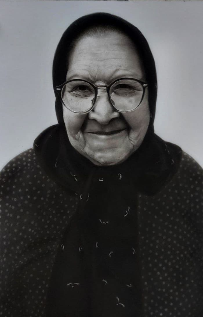 سیاه قلم مادربزرگ مهربان اثر معصومه منصور‌نژاد