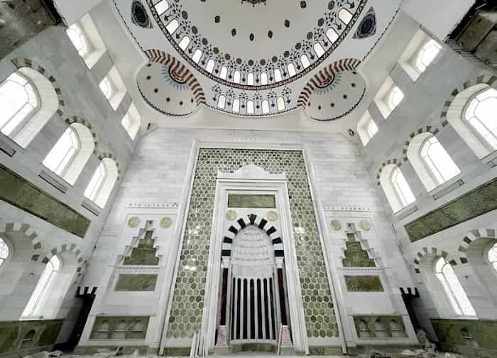 تصاویری از فضای درونی و معماری مسجد مکی زاهدان