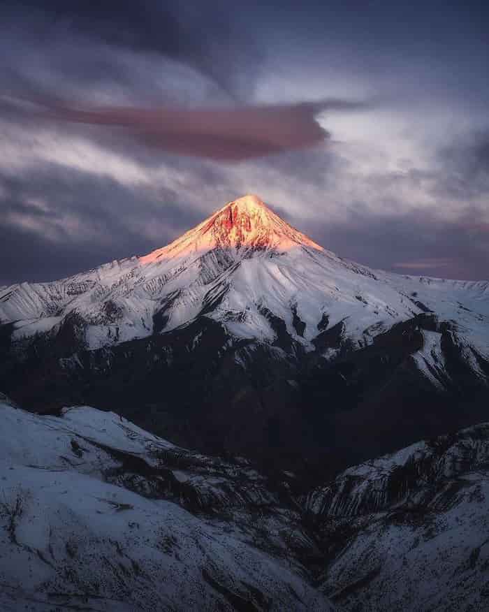 نمایی زیبا از طلوع آفتاب بر قله دماوند