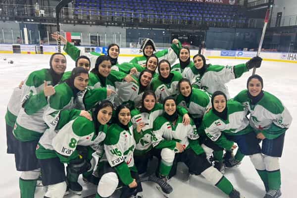 هاکی روی یخ قهرمانی بانوان آسیا / شیر زنان ایران در اولین حضور خود نایب قهرمان شدند