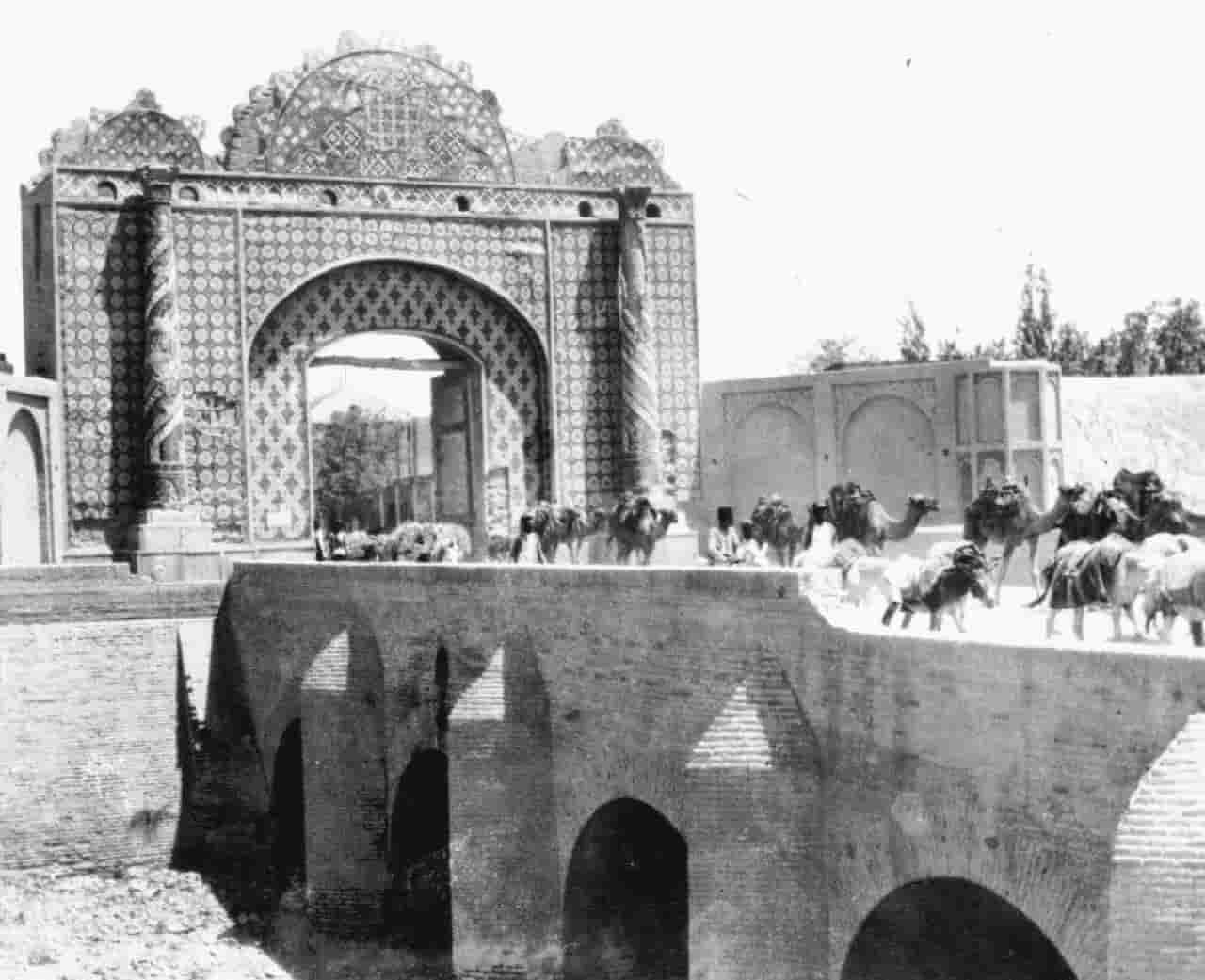 دروازه دولت تهران به سال ۱۲۸۵ خورشیدی