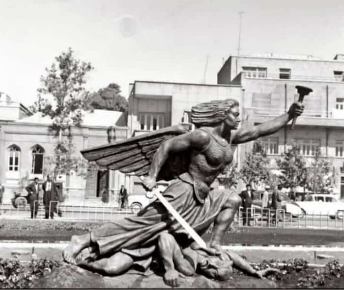 تصویری تاریخی از میدان بهارستان تهران در سال ۱۳۳۹
