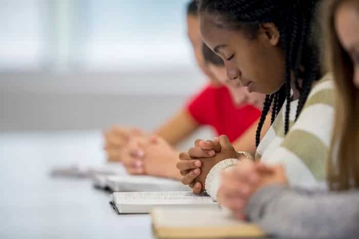 وزارت آموزش و پرورش آمریکا دستورالعمل های مربوط به دعای مدارس دولتی را به روز می کند