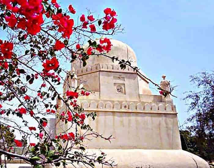 بنای تاریخی آرامگاه و مسجد سید‌غلام‌رسول چابهار