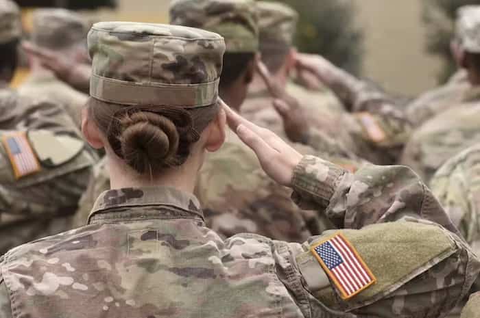 جنگ مخفی زنان: داستان چگونگی فرستادن سربازان زن توسط ارتش ایالات متحده به ماموریت های جنگی مخفی به افغانستان