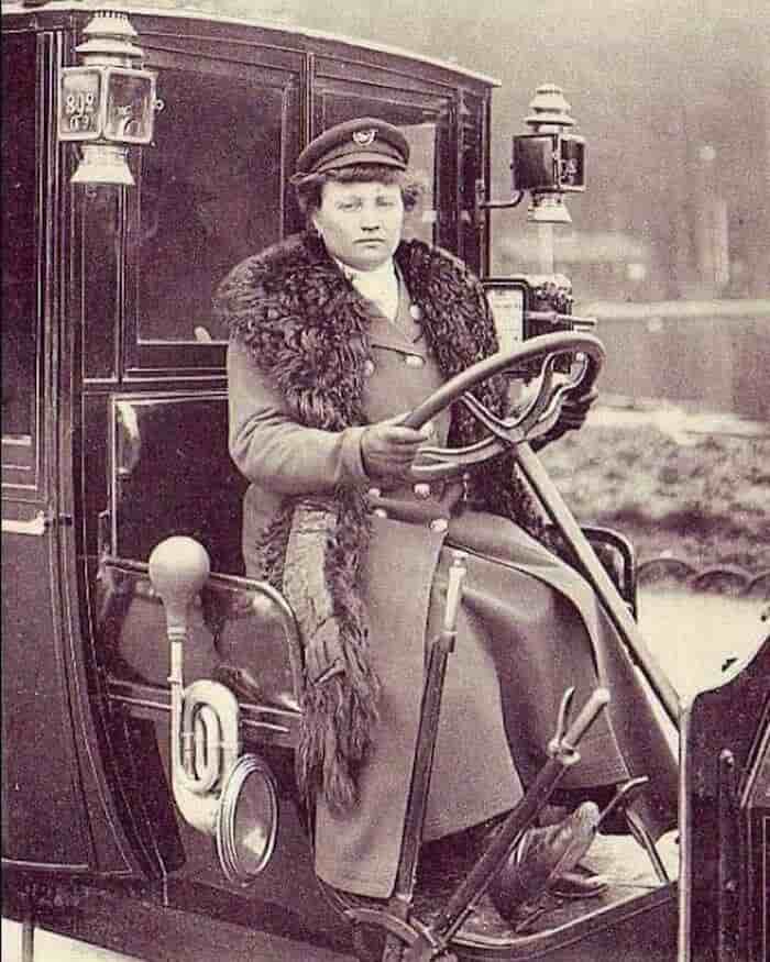 مادام دکوسل، اولین راننده تاکسی زن فرانسه
