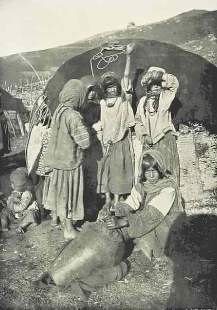 تصویر چند دختر عشایری مربوط به عهد قاجار 