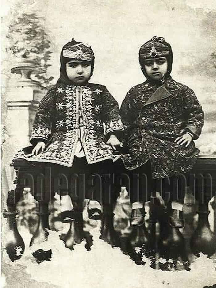 ملیجک و اخترالدوله دختر ناصرالدین شاه در سنین پنج سالگی 