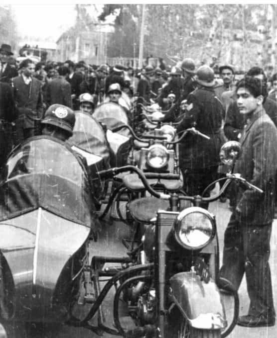 موتور سیکلتهای هارلی دیویدسون  مورد استفاده ماموران شهربانی دهه۳۰ و ۴۰