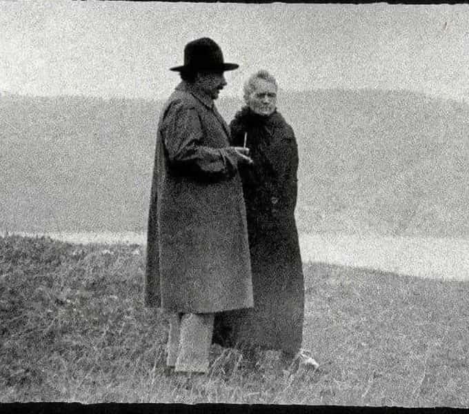 ماری کوری و آلبرت اینشتین ۱۹۲۹