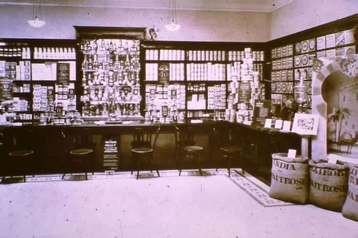 فروشگاه Waitrose، جاده گلاستر، لندن؛ اوایل قرن بیستم