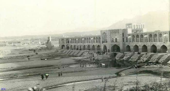 نمایی قدیمی از پل خواجو اصفهان