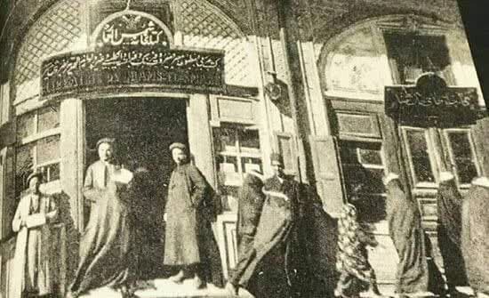 کتابفروشی «کتابخانه شمس العماره» در خیابان ناصر خسرو، صد سال پیش