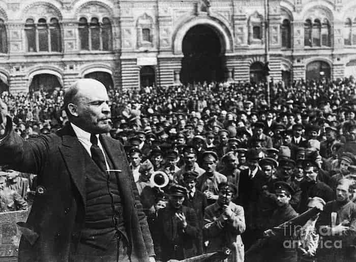 سخنرانی ولادیمیر لنین با جمعیت در سال 1919