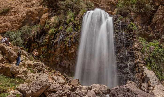 آبشار چکان یکی از عجایب طبیعت لرستان است