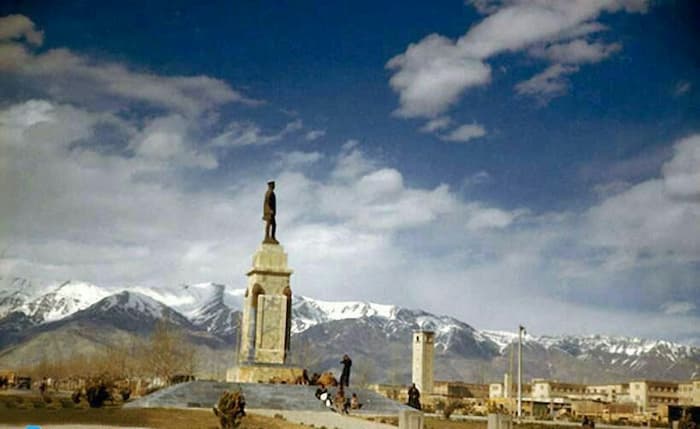 نمایی از میدان انقلاب و دانشگاه تهران در سال ۱۳۴۰ خورشیدی 