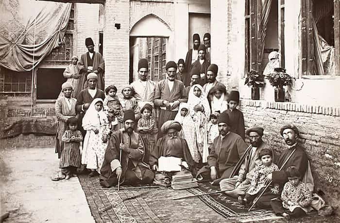 شناخت منابع و مراجع تاریخ‌نگاری پزشکی سفرنامه‌های مرتبط با ایران از آغاز تا پایان دوره قاجار