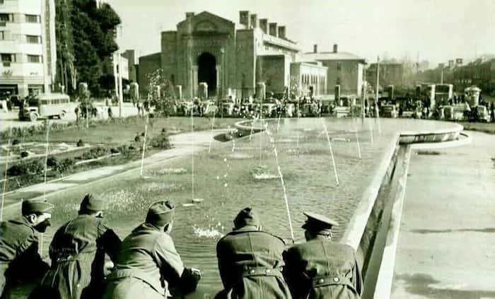 میدان توپخانه تهران - در دهه ۱۳۲۰  در زمان جنگ جهانی دوم