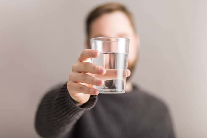 مزایای نوشیدن آب گرم برای بدن