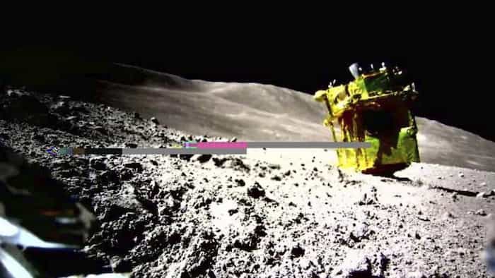 فرودگر ژاپنی ماه از شب قمری جان سالم به در برد