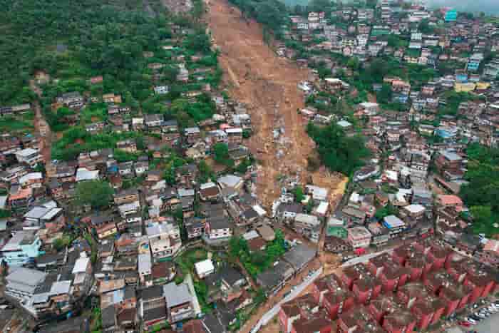 سیل و رانش زمین در برزیل جان ۲۵ نفر را گرفت