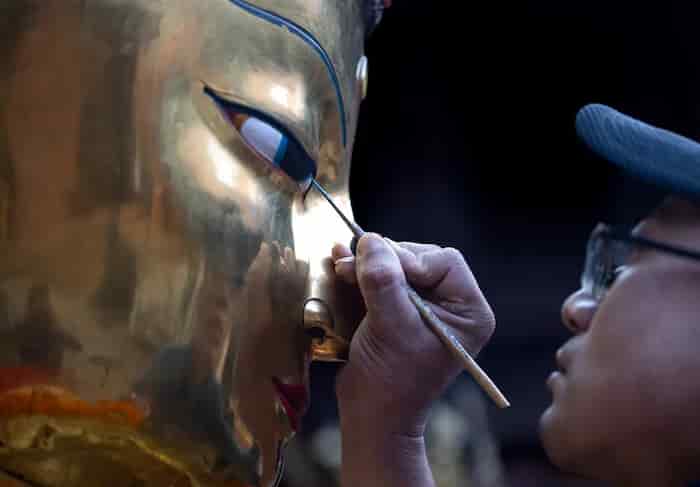 نقاشی چشم بودا پیش از جشنواره صلح