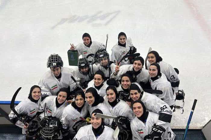 دختران هاکی روی یخ ایران، امارات را در اولین دیدار خود مغلوب کردند