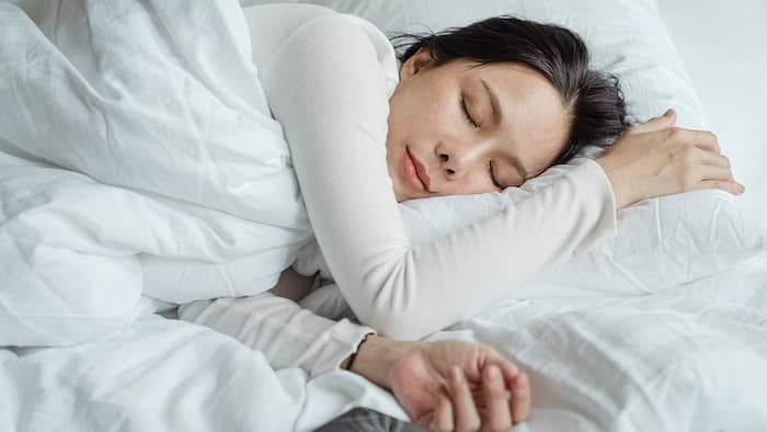 یافته‌ تازه‌ای از محققان: فقط دو شب کم‌خوابی می‌تواند شما را پیرتر حس کند!