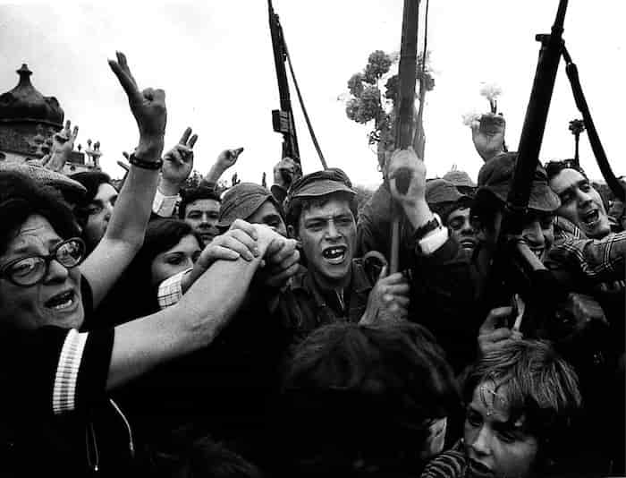 انقلاب میخک: پرتغال طعم آزادی را می‌چشد (1974)