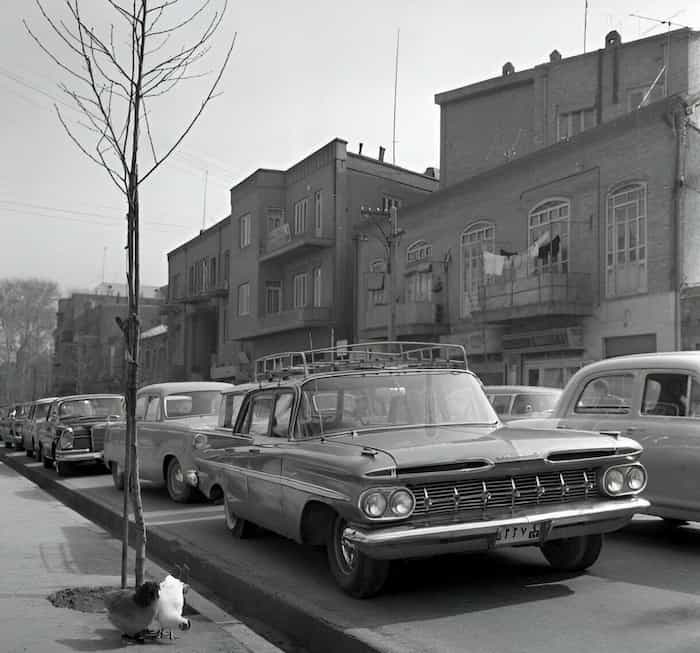  حضور خودروهای آمریکایی و آلمانی در خیابان‌های تهران دهه چهل