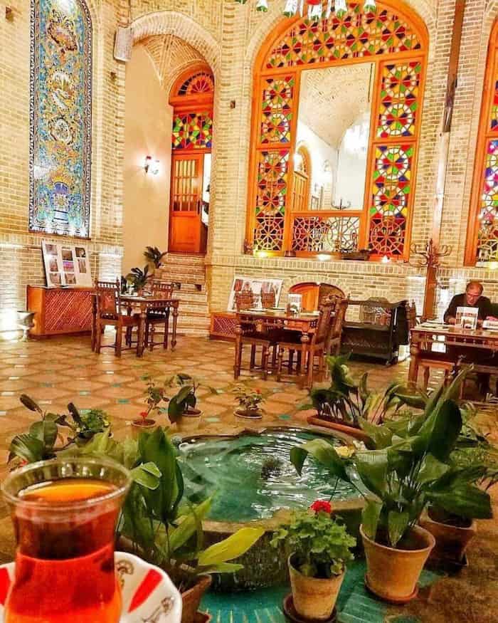 رستوران وکیل التجار: تلفیقی از تاریخ و طعم اصیل ایرانی در قلب تهران